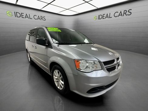Used 2017 Dodge Grand Caravan SXT w/ Quick Order Package 29G SXT FWD image 2