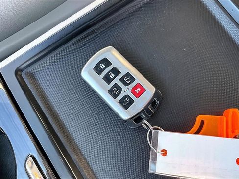 Used 2020 Toyota Sienna XLE Premium image 10