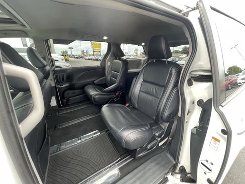 Used 2019 Toyota Sienna SE w/ SE Preferred Package AWD/4WD image 29