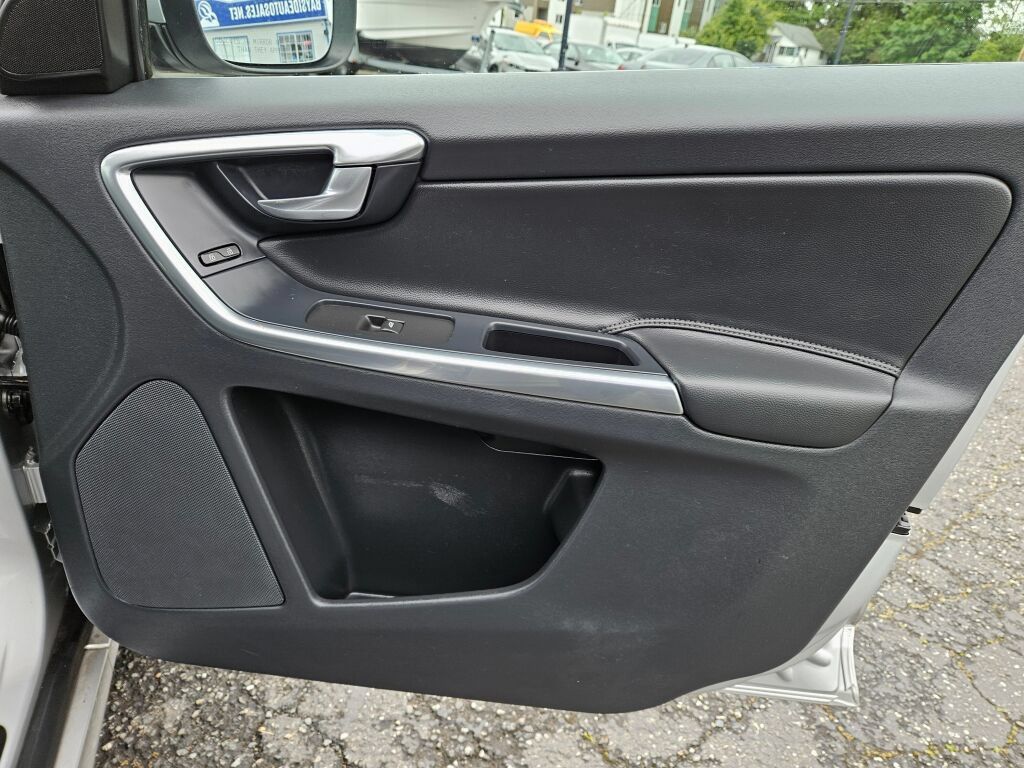 Used 2015 Volvo XC60 T5 AWD/4WD image 12