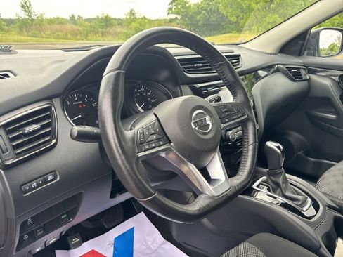 Used 2018 Nissan Rogue Sport SV w/ SV All-Weather Package AWD/4WD image 21