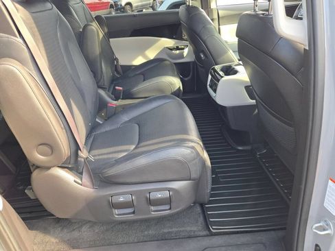 Used 2022 Kia Carnival SX Prestige FWD image 10