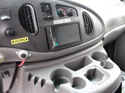 Used 2003 Ford E-350 and Econoline 350 XL RWD image 17