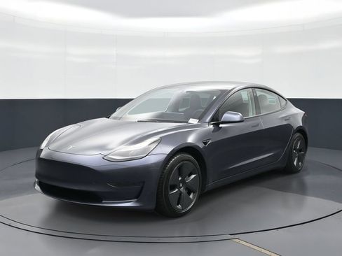 Used 2021 Tesla Model 3 Standard Range Plus RWD image 1