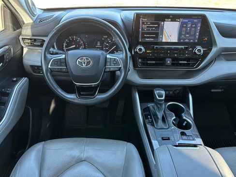 Used 2021 Toyota Highlander Limited image 11