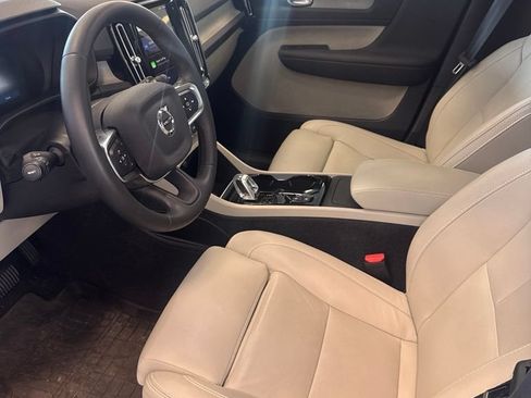 Used 2024 Volvo XC40 B5 Plus w/ Protection Package Premier AWD/4WD image 6