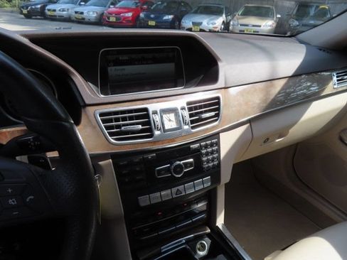 Used 2014 Mercedes-Benz E 350 4MATIC Sedan image 21