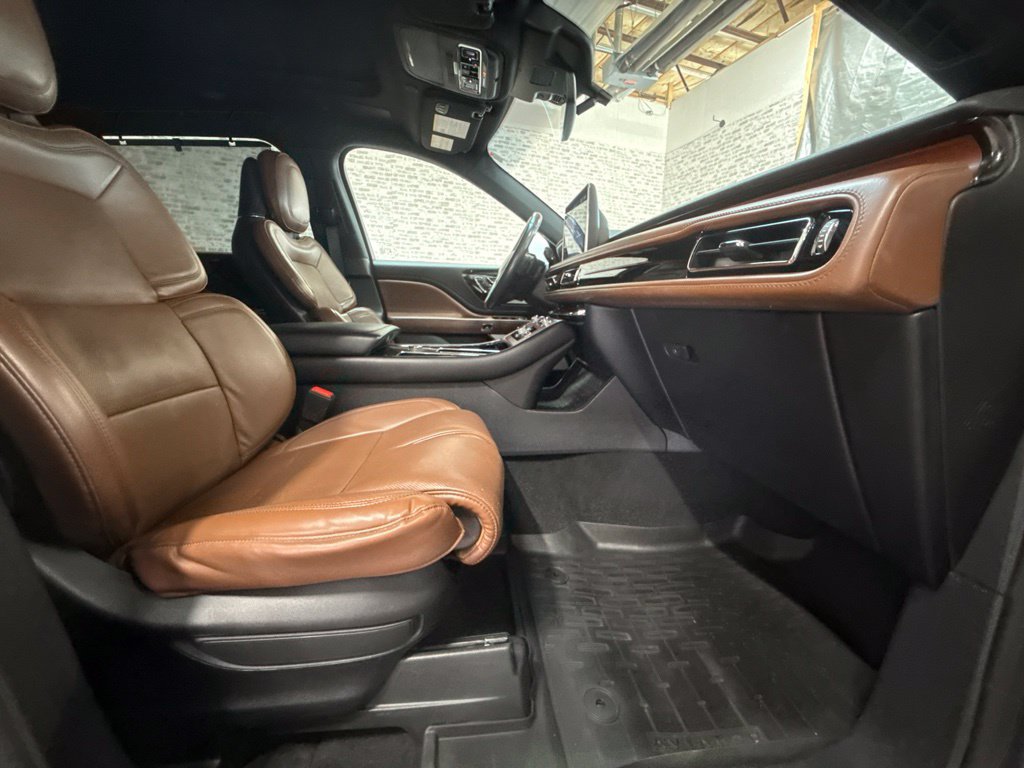 Used 2021 Lincoln Aviator Reserve w/ Equipment Group 208A AWD/4WD image 12