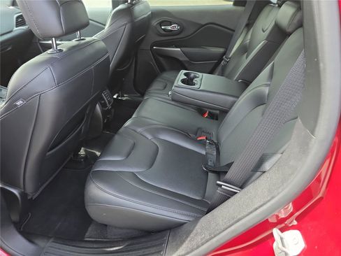 Used 2021 Jeep Cherokee Latitude Lux w/ Comfort/Convenience Group image 16