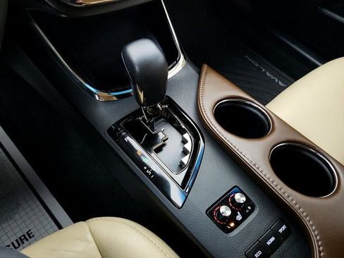 Used 2016 Toyota Avalon XLE image 16