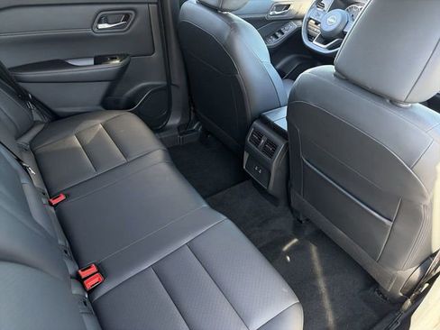 Used 2024 Nissan Rogue SV w/ SV Premium Package image 15