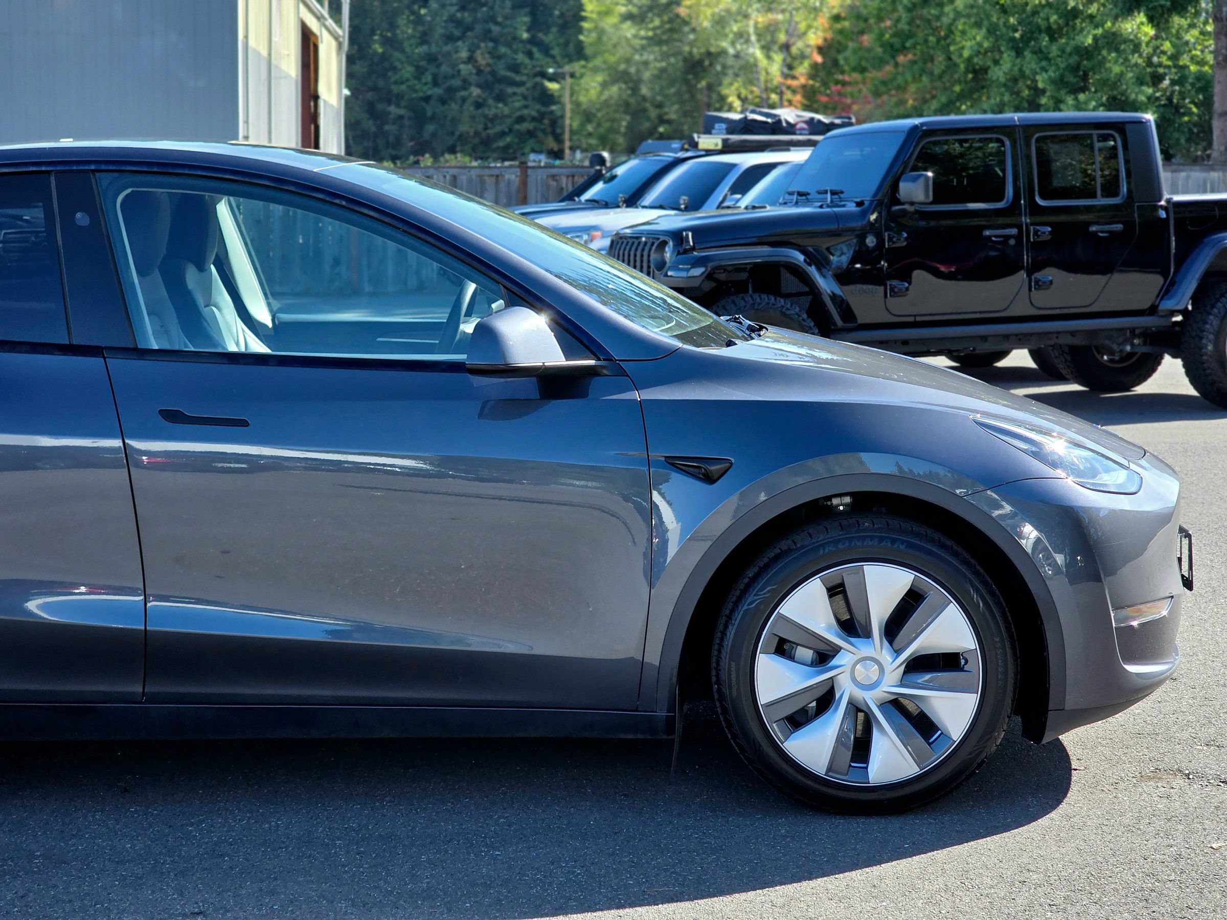 Used 2023 Tesla Model Y Long Range AWD/4WD image 17