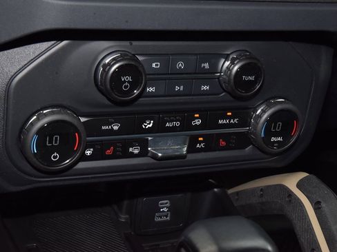 Certified 2025 Ford Bronco Badlands AWD/4WD image 31