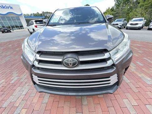 Used 2018 Toyota Highlander LE FWD image 26