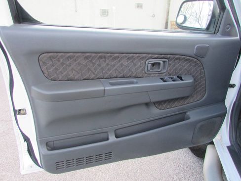 Used 2000 Nissan Xterra XE image 15