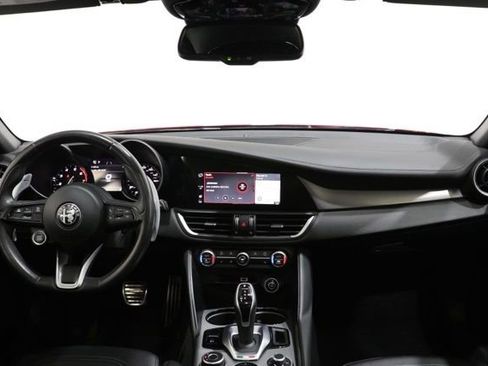 Used 2023 Alfa Romeo Giulia Veloce RWD image 13