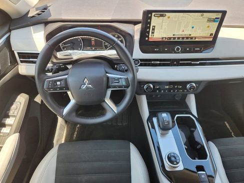 Used 2025 Mitsubishi Outlander SE AWD/4WD image 27