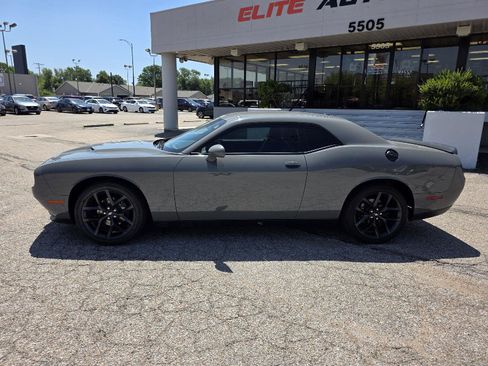 Used 2019 Dodge Challenger SXT w/ Blacktop Package RWD image 8