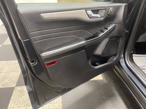 Used 2022 Ford Escape SEL w/ Technology Package image 10