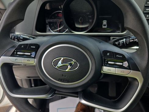 Used 2022 Hyundai Elantra SE FWD image 10