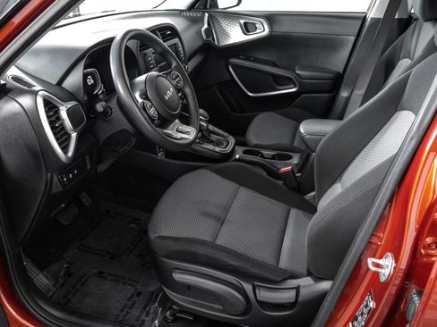 Used 2024 Kia Soul LX FWD image 6