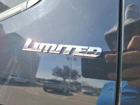 Used 2022 Toyota Tacoma Limited image 14