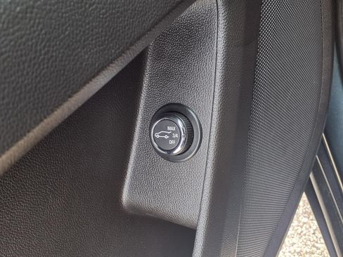 Used 2018 Chevrolet Traverse LT AWD/4WD image 11