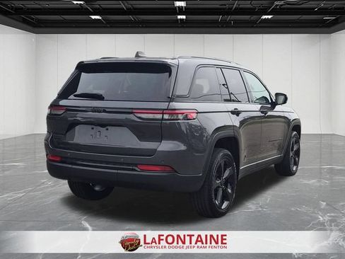 Certified 2023 Jeep Grand Cherokee Altitude AWD/4WD image 5