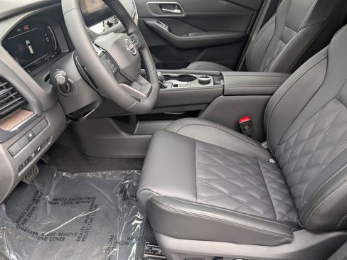 New 2026 Nissan Rogue Platinum AWD/4WD image 9