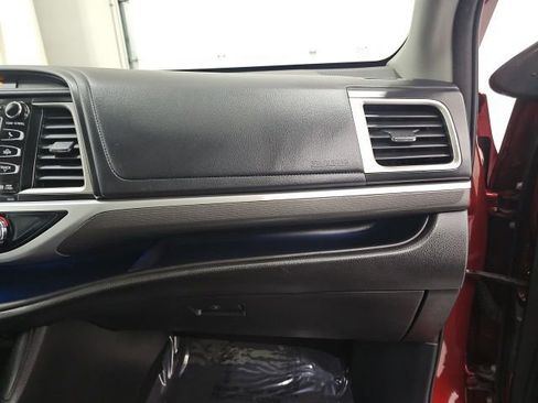 Used 2017 Toyota Highlander SE image 43