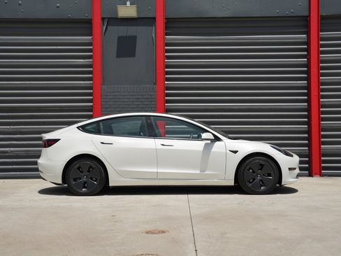 Used 2023 Tesla Model 3 Standard Range RWD image 4