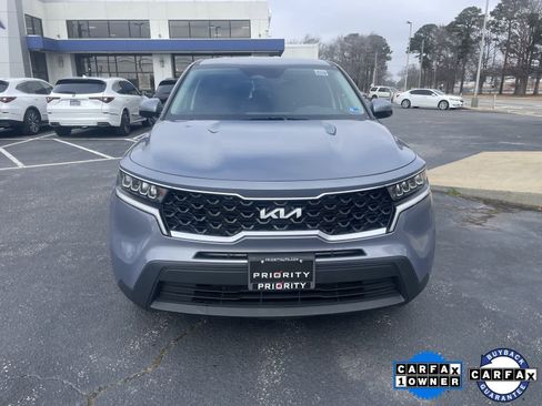 Used 2023 Kia Sorento LX image 8