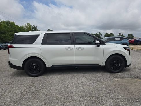 New 2027 Kia Carnival FWD image 8
