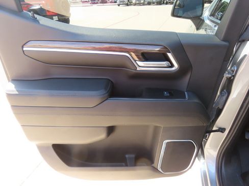 Used 2024 Chevrolet Silverado 1500 LT RWD image 17