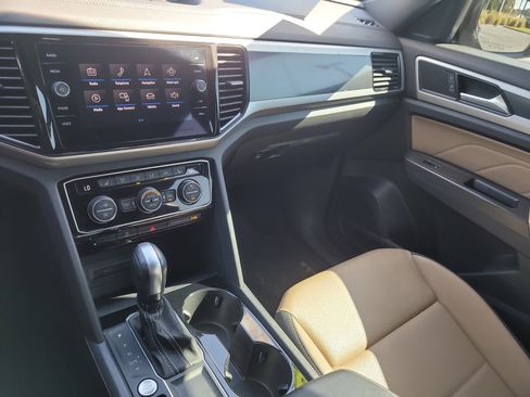 Used 2023 Volkswagen Atlas Cross Sport SE image 24