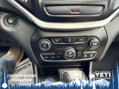 Used 2017 Jeep Cherokee Limited w/ Luxury Group image 29