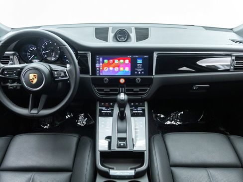 Used 2023 Porsche Macan AWD/4WD image 3