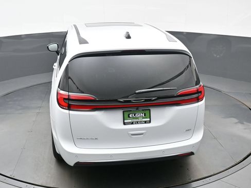 New 2027 Chrysler Pacifica Select AWD/4WD image 24
