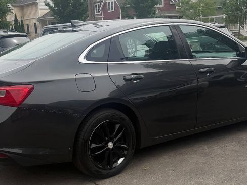 Used 2017 Chevrolet Malibu LT FWD image 9