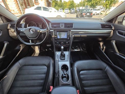 Used 2017 Volkswagen Passat 1.8T SEL Premium FWD image 20