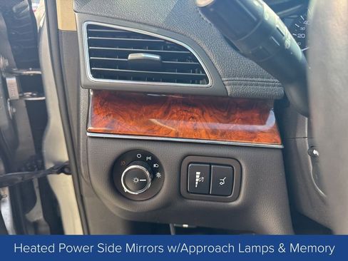 Used 2019 Lincoln MKT AWD image 15