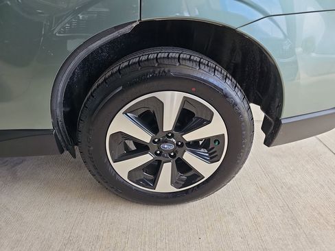 Used 2017 Subaru Forester 2.5i Premium AWD/4WD image 40