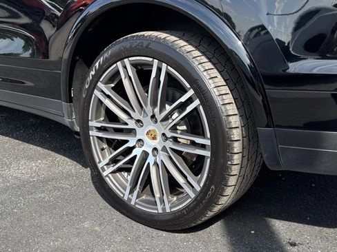 Used 2017 Porsche Cayenne Platinum Edition image 23