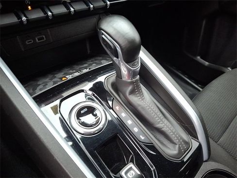 Used 2023 Chevrolet Colorado LT w/ LT Convenience Package II image 17