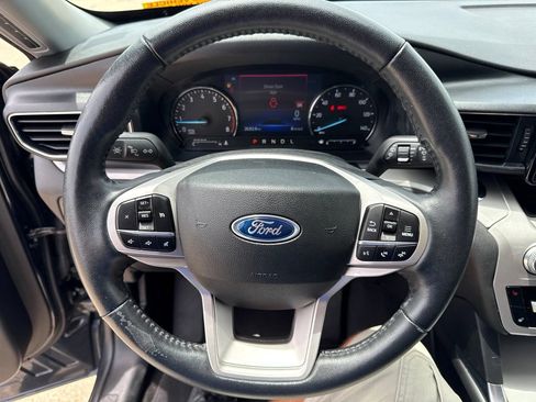 Used 2023 Ford Explorer XLT w/ Equipment Group 202A AWD/4WD image 22