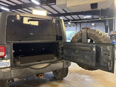Used 2018 Jeep Wrangler Unlimited Rubicon w/ Cold Weather Group AWD/4WD image 6