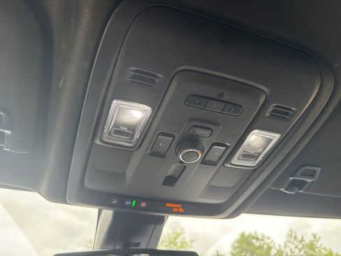 Used 2022 GMC Yukon XL Denali AWD/4WD image 14