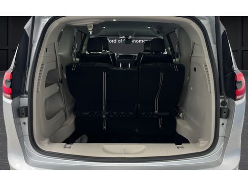 Used 2024 Chrysler Pacifica Touring-L FWD image 27