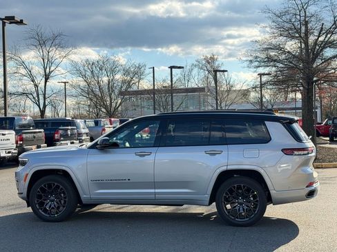 New 2025 Jeep Grand Cherokee L Summit w/ Advanced Protech Group IV image 9