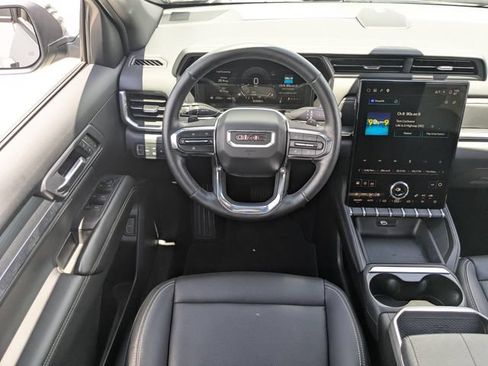 Used 2025 GMC Terrain Elevation w/ Elevation Premium Package AWD/4WD image 13